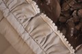 Kokon niemowlęcy Z FALBANKAMI i kuleczkami BOHO BEŻ z bawełny, certyfikat Oekotex,z zapinką maskującą, Szalone nitki, widok na dekoracje
