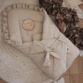 Rożek niemowlęcy z falbanką muślinowy w kolorze beżowym, bawełna organiczna, certyfikat GOTS